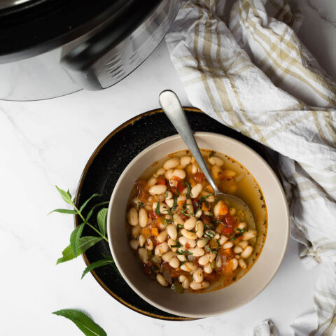 Инстант Пот | Рецепта за Боб по манастирски